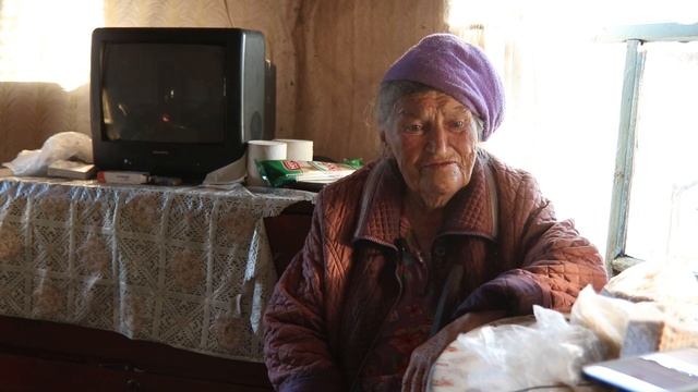 НАШЛИ ЖУТКИЙ ДОМ. Мухи, плесень, собака, человек смотреть онлайн