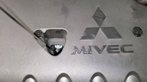 Mitsubishi Outlander How To Check Engine Oil Level On Dipstick MIVEC 2.4L I4 2014 To 2021 3rd Gen