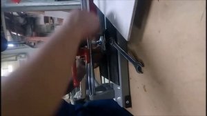ПРОБУЕМ ВЫРЕЗАТЬ КРУГ В ПЛИТКЕ (ПЛИТКОРЕЗ ТРИ В ОДНОМ)