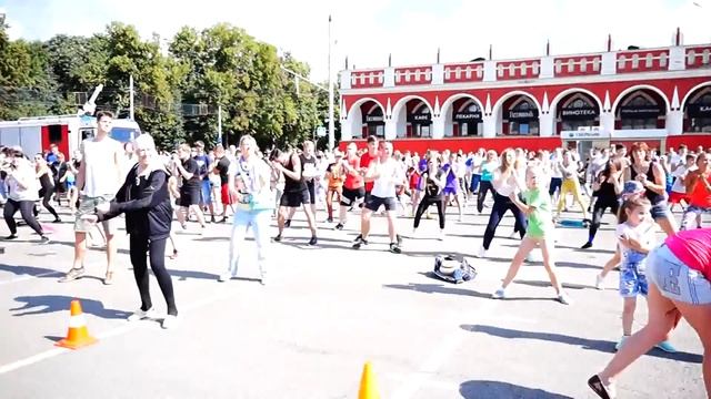Олимпийская зарядка в Калуге на День физкультурника смотреть онлайн