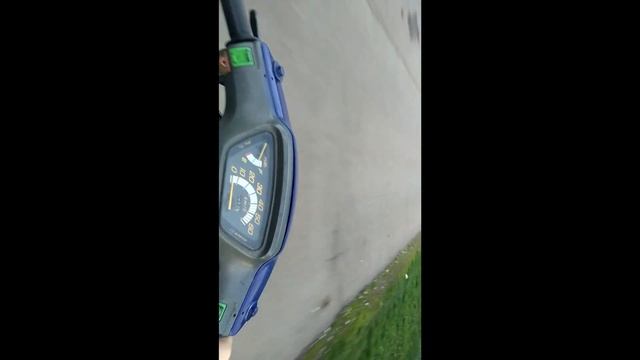 2 школьника росекают по селу на HONDA DIO смотреть онлайн