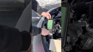 Замена воздушного фильтра на Nissan Note HE12 E-Power.