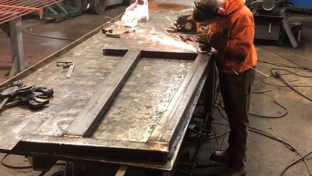 Homemade Bandsaw Mill Part 3 (carriage frame) смотреть онлайн