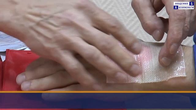 Местное охлаждение и наложение первичной повязки при термических ожогах с помощью комплекта Апполо смотреть онлайн