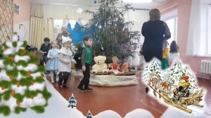 Новогодняя песня "В лесу родилась ёлочка" - поют дети в детском саду.