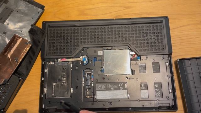 Lenovo Legion Y540-17IRH M.2 SSD Vaihtaminen