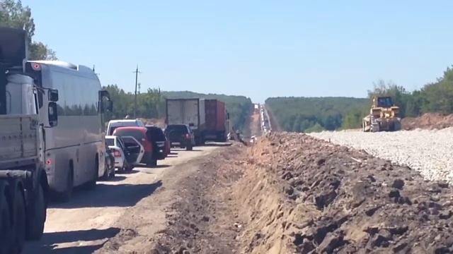 Пробка в 10 км на участке трассы с ремонтом. 2013 смотреть онлайн