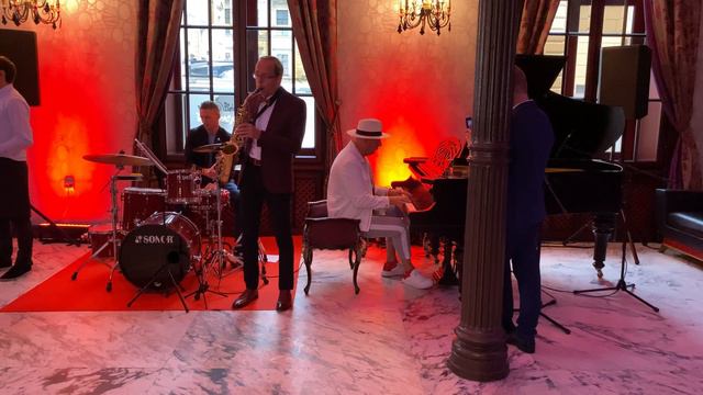 “Peter’s Trio” (Piano, Drums & Sax) смотреть онлайн