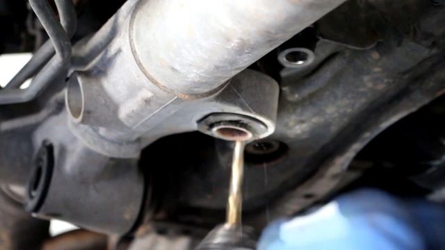 Tacoma & 4Runner Steering Rack Bushing Install смотреть онлайн