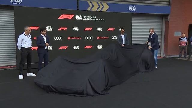 Presentación librea Audi F1 смотреть онлайн