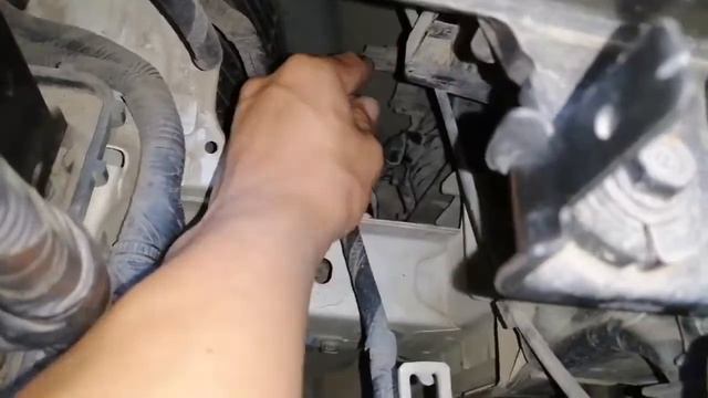 How to replace halogen bulb of your fog lamps (Kia picanto) смотреть онлайн