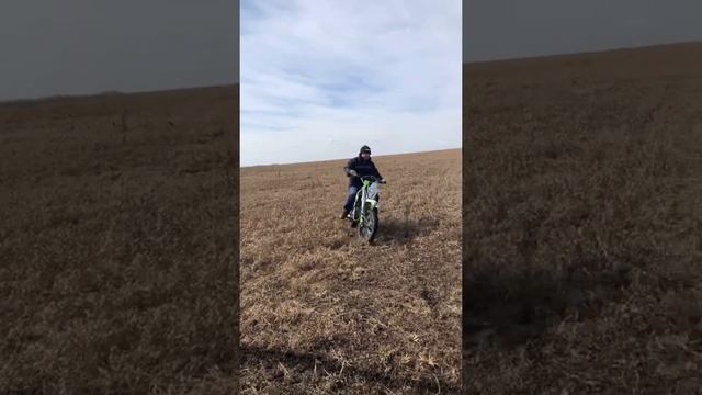 Выехали в поля на мотоциклах. Прямая трансляция смотреть онлайн