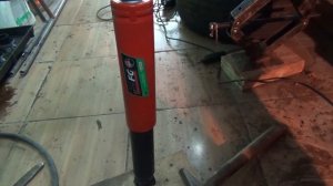 Замена задних амортизатора на Волге.