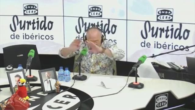 Un intruso entra en casa y la deja como los chorros del oro смотреть онлайн
