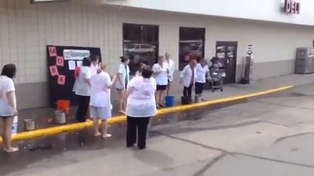 Coborn's Pharmacy - Mora, ALS ice water bucket challenge смотреть онлайн