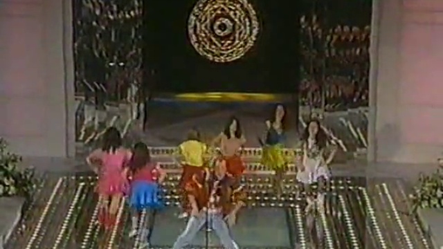 Pippo Franco - "Chi Chi Chi Co Co Co" (San Remo'83) смотреть онлайн