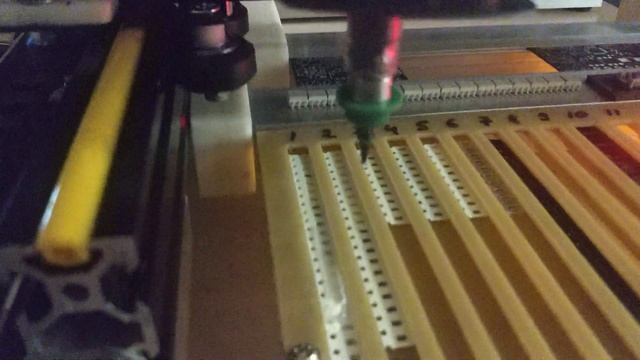 Самодельный автоматический установщик SMD компонентов. Тестовая сборка. смотреть онлайн