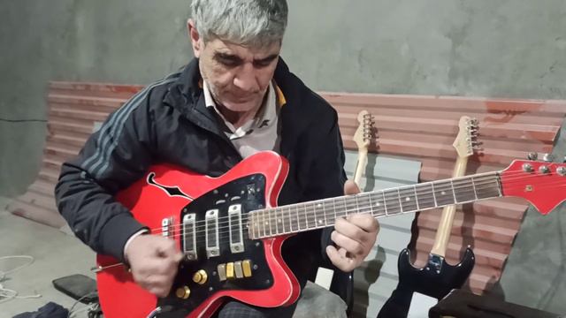 азербайджанская народная , играет махир 🎸