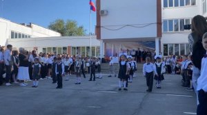 1 сентября 2023 танец 1А ТЕПЕРЬ МЫ ПЕРВОКЛАШКИ