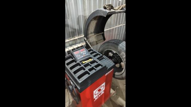 Станок балансировочный Sivik СБМК - 60. Краткий обзор работы и функций. смотреть онлайн