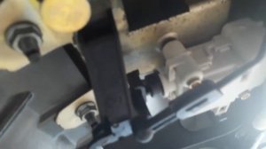 Замена актуатора замка крышки багажника VW Golf 4