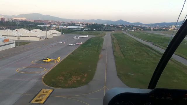 Robinson R44 Landing in Sabadell Airfield LELL смотреть онлайн