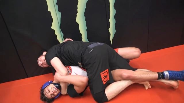 Khabib to DC: "Hey! Fat Guy! Come Here!" смотреть онлайн