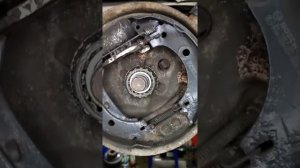 замена задних тормозных колодок Рено Кангу