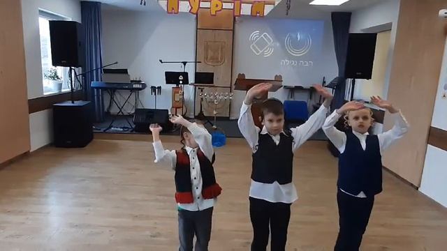 "Хава Нагила" в исполнении маленьких лебедят смотреть онлайн
