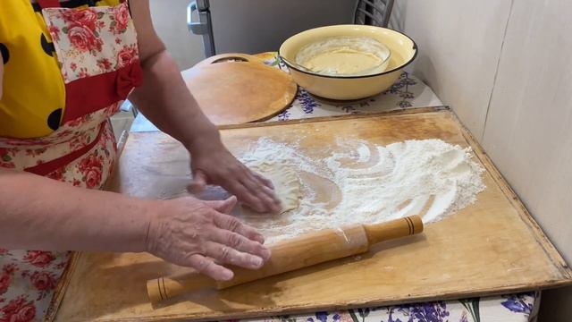 Торт «Медовый рыжик» Готовим коржи для торта.Часть вторая. смотреть онлайн