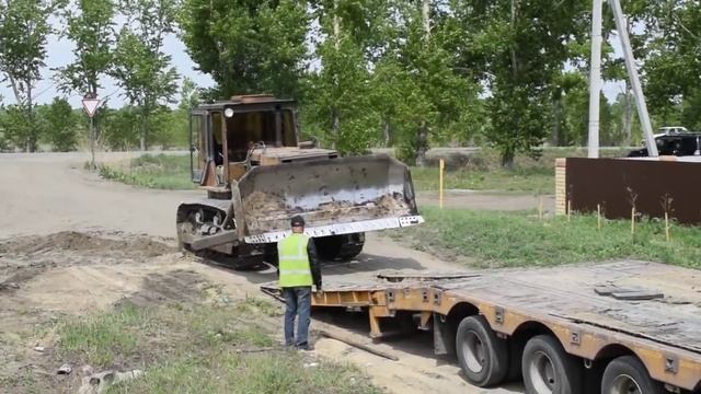 Трактор Т-170. Заезд на трал. смотреть онлайн
