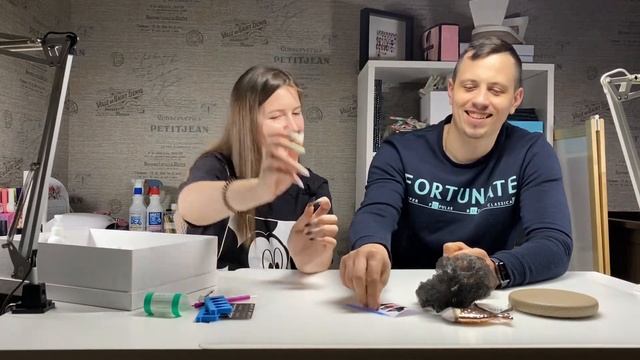 ПАРЕНЬ УГАДЫВАЕТ ЖЕНСКИЕ NAIL ШТУЧКИ ??? смотреть онлайн