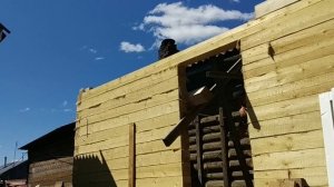 Стены и пол в пристройке из бруса!