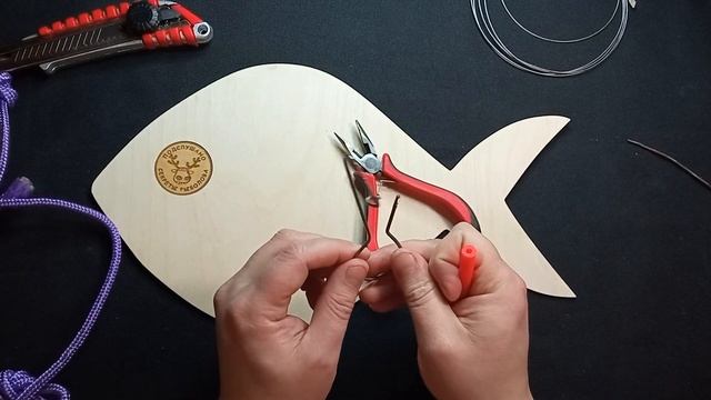 НАДЕЖНЫЙ И ПРОСТОЙ кукан для рыбы, который НЕ РАССТЕГНЁТСЯ. Кукан из спицы. Кукан СВОИМИ РУКАМИ! смотреть онлайн