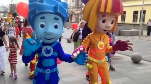 Детские аниматоры в костюмах фиксиков