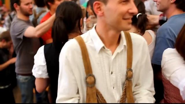 Октоберфест Мюнхен много пива и веселья смотреть онлайн