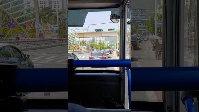 김해 동부교통 56번 7295호 대우[DAEWOO] BS106 17년식 주행영상(신한은행~돋들이마을) смотреть онлайн