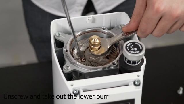 Eureka Atom Speciality 65. Очистка и замена жерновов смотреть онлайн