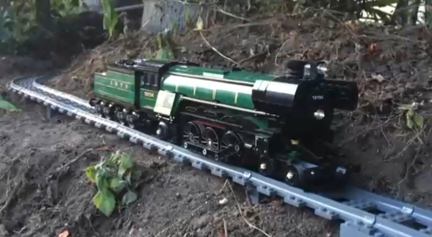 Увлекательная поездка на игрушечном поезде смотреть онлайн