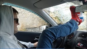 Замена лобового стекла Поло седан (Выбиваю лоб ногой)