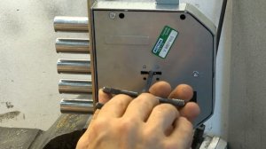 Вскрытие замка Mottura 6+6 с помощью отмычки Хобса 093 300 84 10