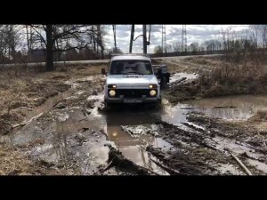 Нива по бездорожью с прицепом