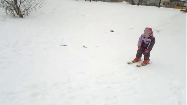 Дети Горные лыжи Учимся кататся смотреть онлайн