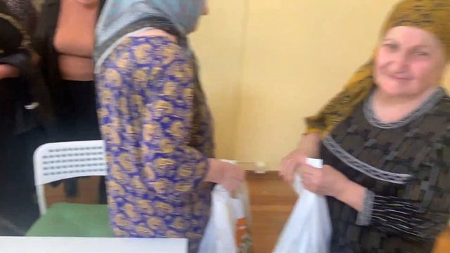 Раздача продуктовых наборов, г.Махачкала, апрель 2022г. Часть 1 смотреть онлайн