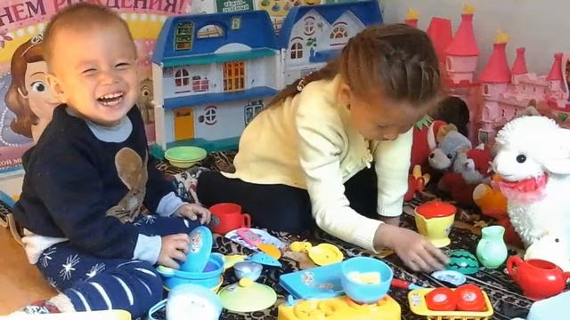 Видео для детей. Готовим обед для домашних животных. смотреть онлайн
