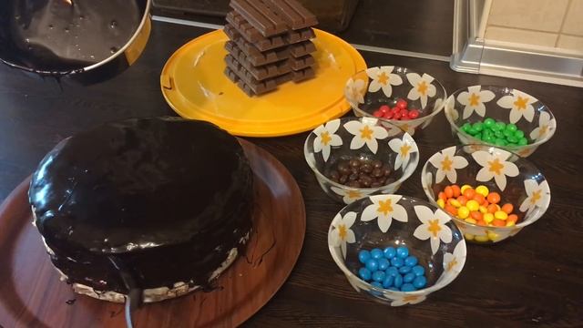 Торт с KitKat. Украшаем торт! смотреть онлайн