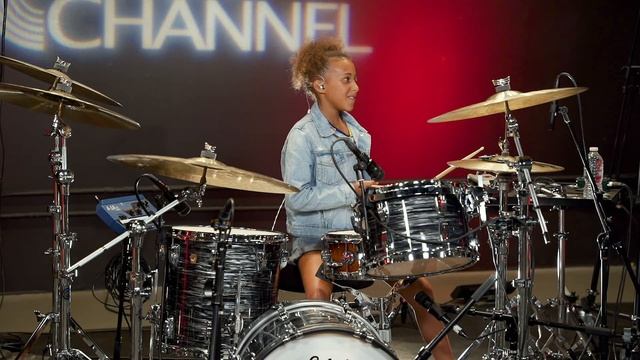 Chad Smith and Gregg Bissonette give Nandi Bushell a MasterClass in Drumming смотреть онлайн