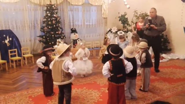 Різдвяні свята. ЗДО #166 група "Казка" 27.12.2018 смотреть онлайн