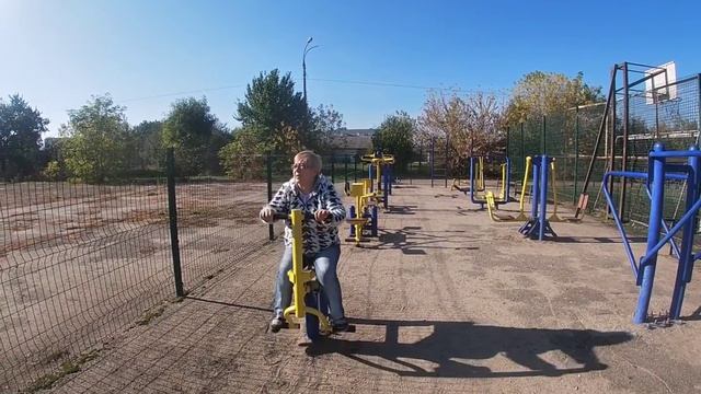 Я и моя собака. Бабушка на тренажёрах. смотреть онлайн