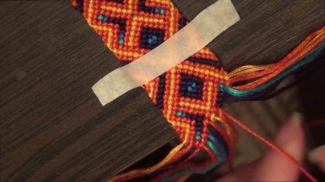 Процесс плетения фенечки от начала до конца. Нина Пилипенко смотреть онлайн